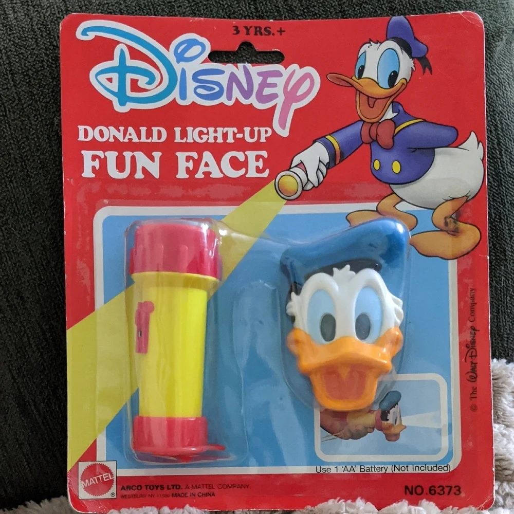 Vintage Donald Duck Light-Up Flashlight Fun Face NIP Old Stock Mattel Arco Toys